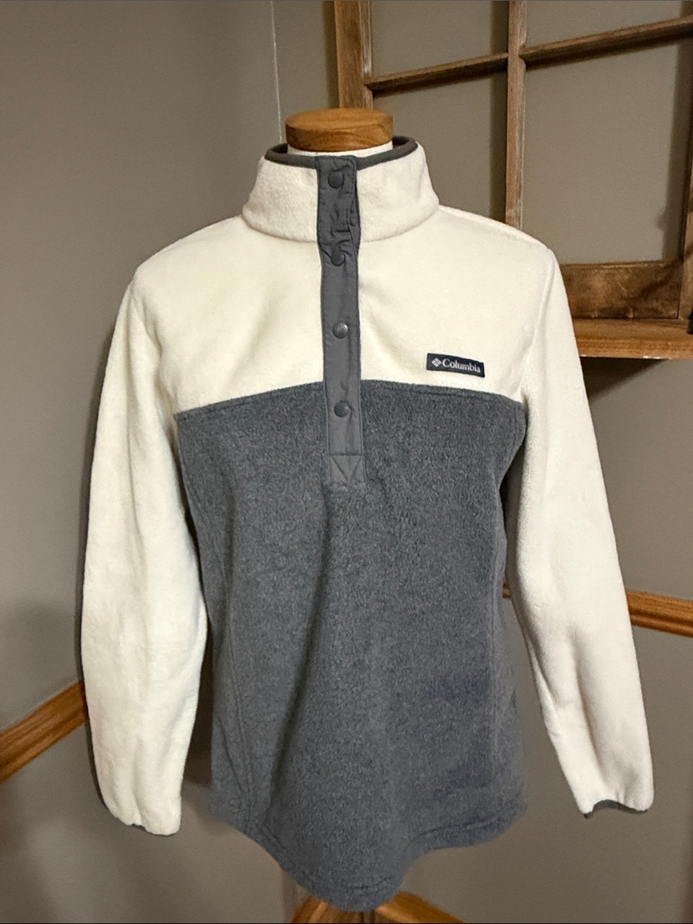 Columbia Two-Tone Fleece Snap Pullover in Cream & Gray size large